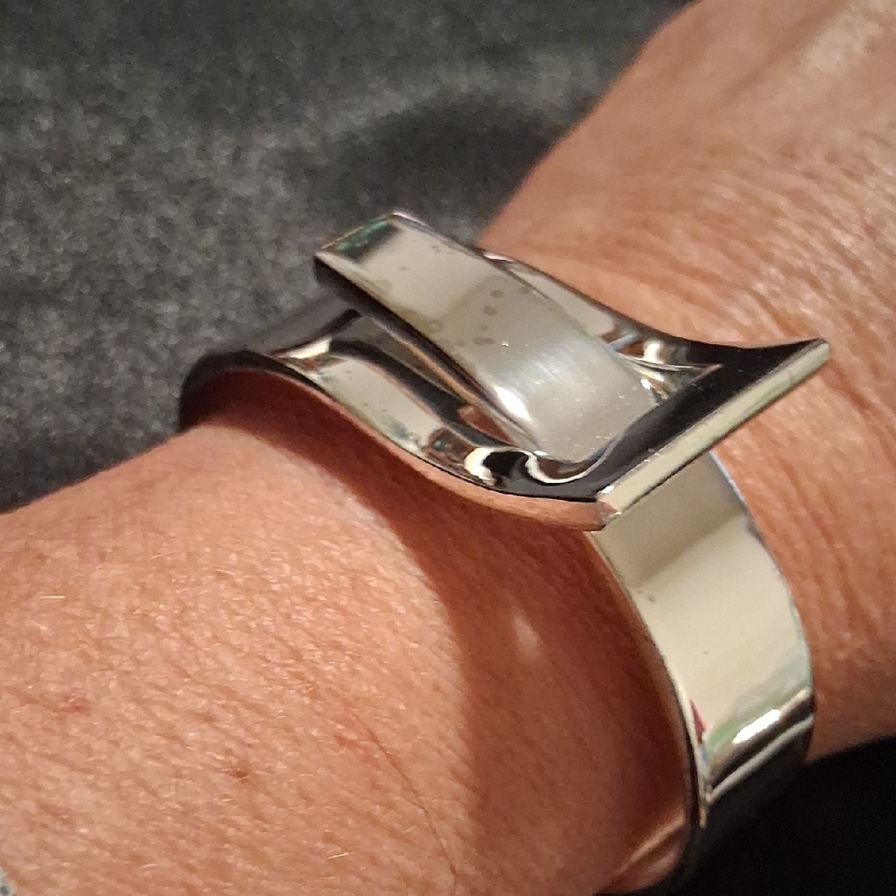 Vintage Silver Fitness Wristband - Picture 3 of 10